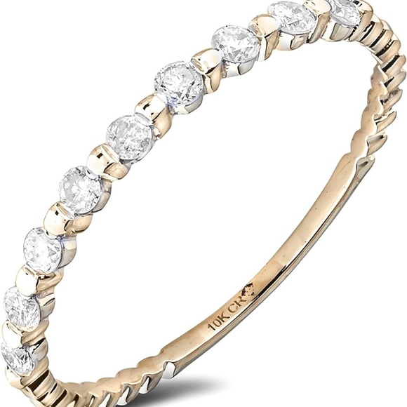 Solid 10k yellow gold stacker ring with Canadian Natural Diamonds with cert card - Picture 2 of 2